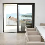 M - Your Business & In Apartmán *