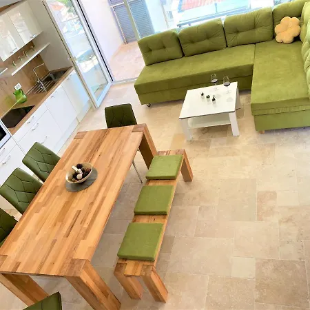 M - Your Business & In Apartment *