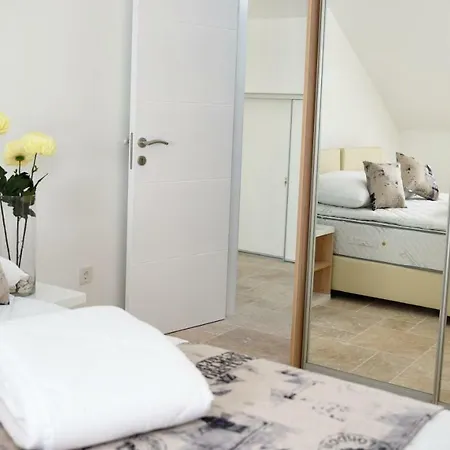 M - Your Business & In Apartment Šibenik