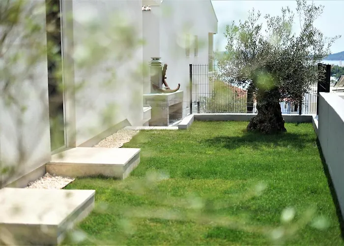 M - Your Business & In Appartement