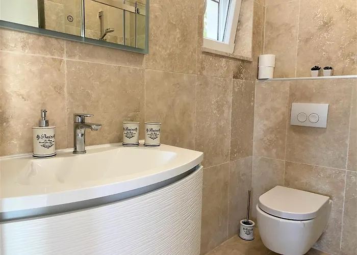 M - Your Business & In Apartmán *