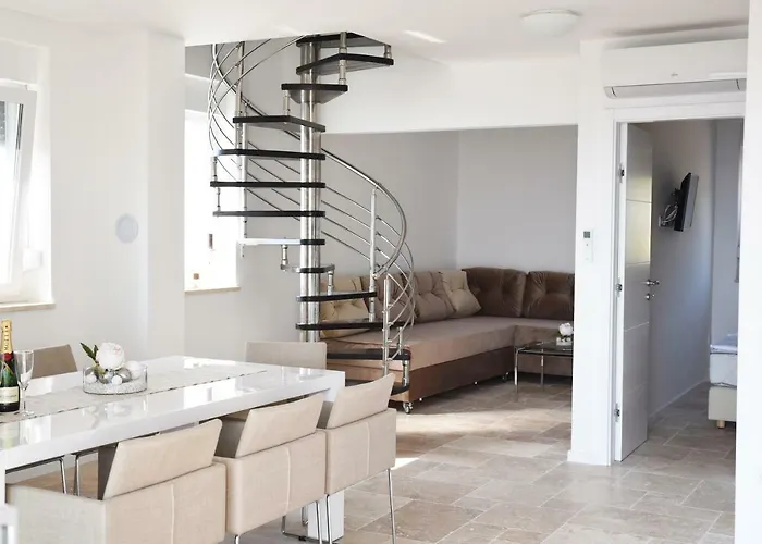 M - Your Business & In Appartement